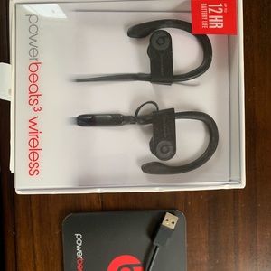 Powerbeats 3 like new in box